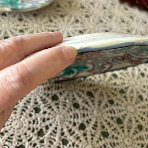 Majolica signed grape ceramic pottery plate. Hand painted. Signed & #!l - Picture 5 of 6